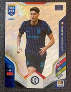 Panini Fifa365 2026   FANS’ FAVOURITE   BASTONI  INTER MILAN, Hobby en Vrije tijd, Ophalen of Verzenden, Zo goed als nieuw, Plaatje