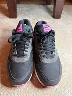 Air Max 1 violet pink (2013) Zwart/Roze, Ophalen of Verzenden, Zo goed als nieuw, Zwart, Sneakers of Gympen