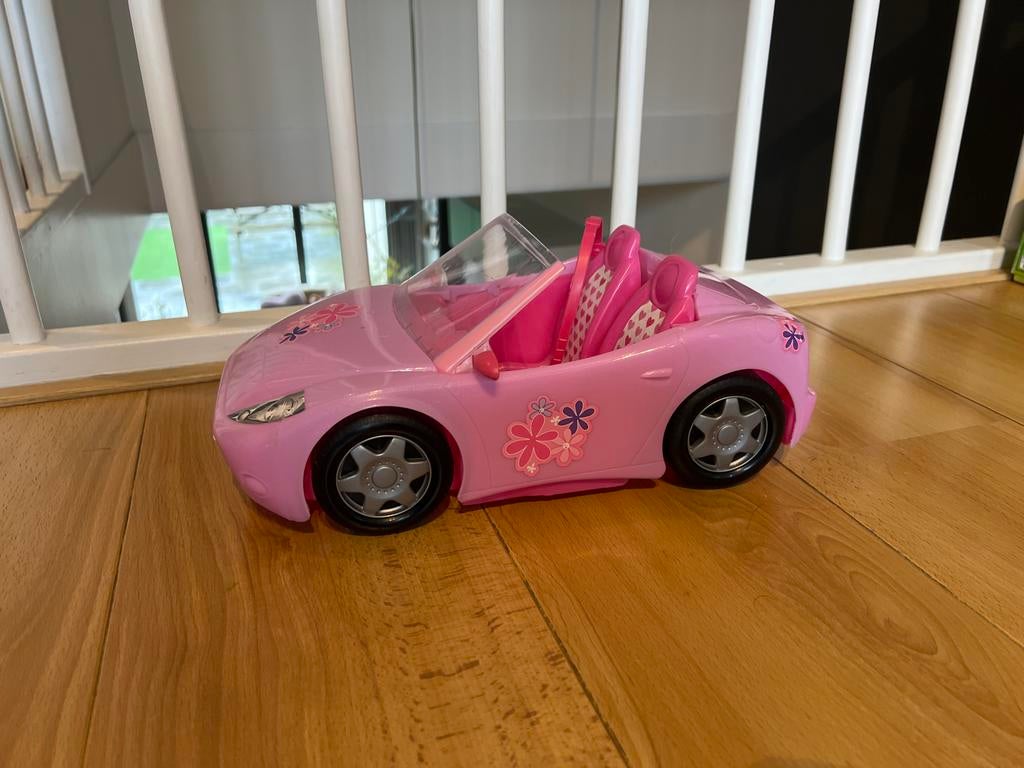Roze Barbie Auto met Bloemen - 2 Zitplaatsen, Ophalen of Verzenden, Gebruikt