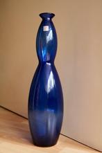 BLAAUWE BLOEMENVAAS - GLAS, Blauw, Ophalen of Verzenden, Minder dan 50 cm, Glas