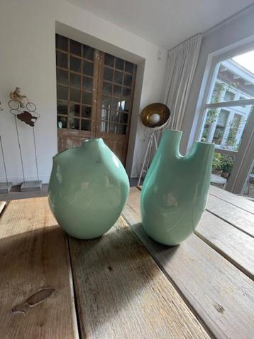 2 x lichtgroene asymmetrisch keramiek vaas 2 openingen NIEUW beschikbaar voor biedingen