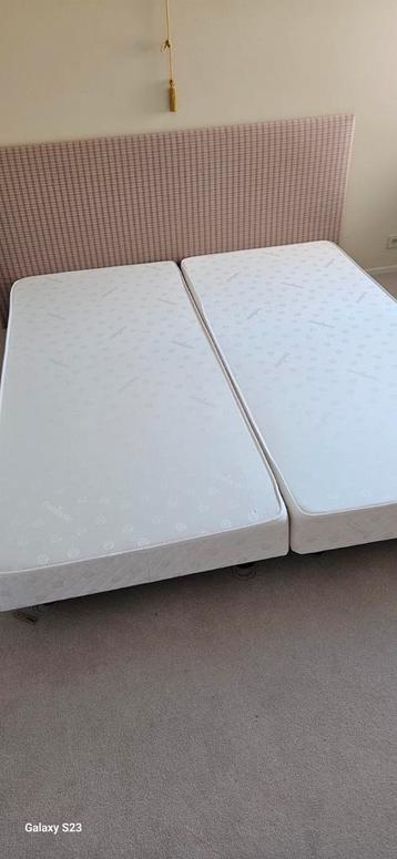 2 x Een persoons boxspring gratis ophalen
Zonder matrassen
