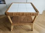 Vintage salontafel van pitriet en tegels | rotan, Huis en Inrichting, Tafels | Salontafels, Ophalen, Vintage rotan pitriet, 50 tot 75 cm