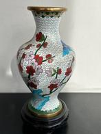Chinese cloisonne vaas + voet 22 cm, Antiek en Kunst, Antiek | Vazen, Ophalen of Verzenden