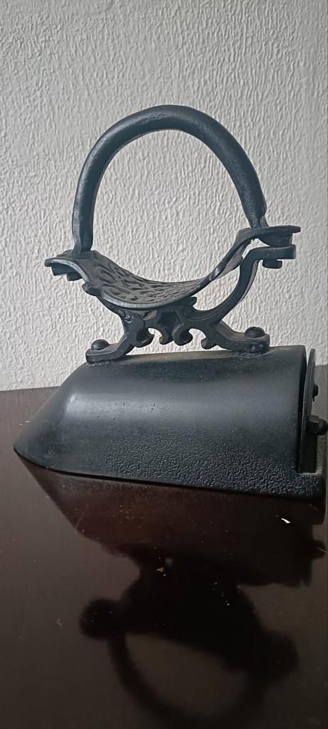 Antiek Smeedijzeren Strijkijzer - Decoratief Pronkstuk, Antiek en Kunst, Antiek | Woonaccessoires, Ophalen of Verzenden