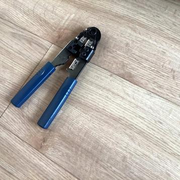 Utp tangen 1 gele 2 blauwe voor netwerk beschikbaar voor biedingen