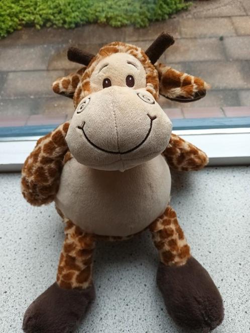 Giraffe met dikke buik merk Funnies meet ca 42 cm totaal, Kinderen en Baby's, Speelgoed | Knuffels en Pluche, Zo goed als nieuw