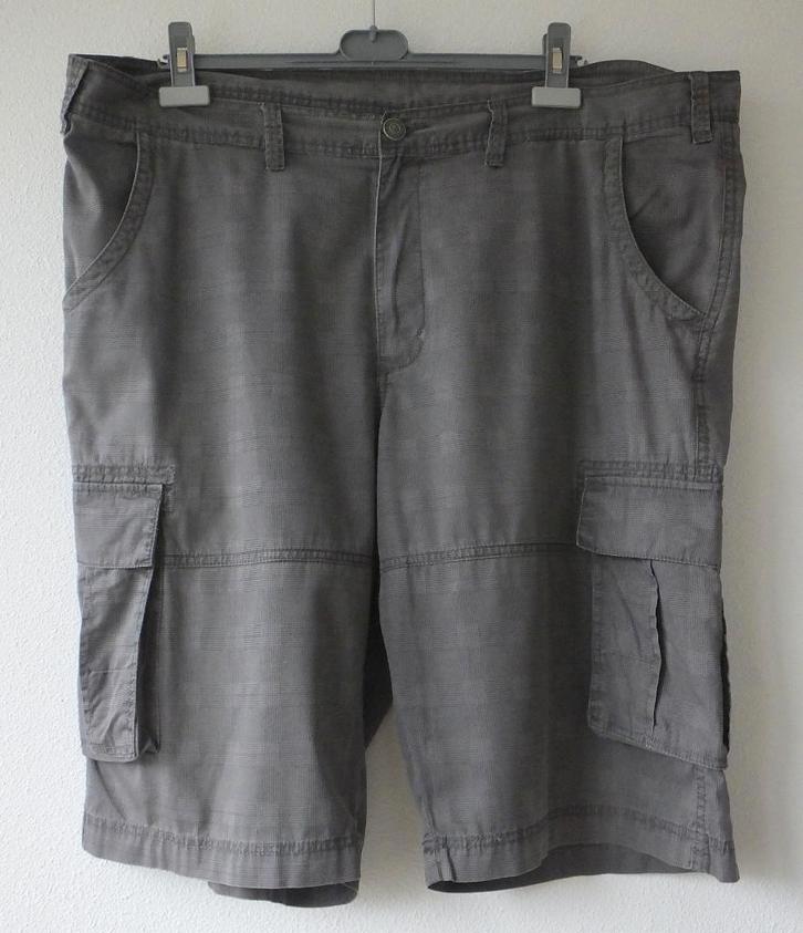 Grijs geruite korte broek, maat 60., Kleding | Heren, Grote Maten, Zo goed als nieuw, Broek of Spijkerbroek, Grijs, Ophalen of Verzenden