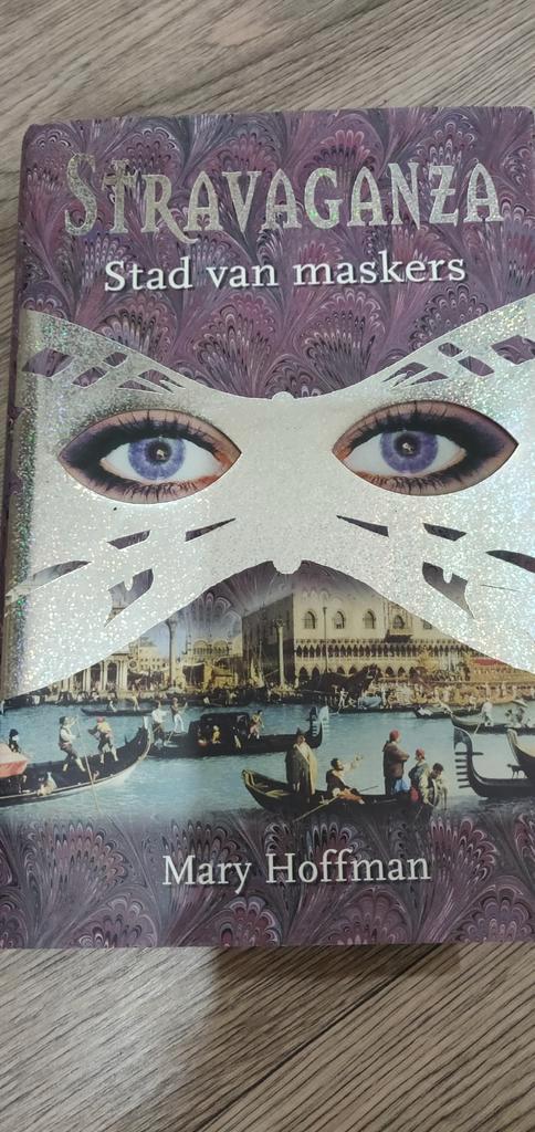 Mary Hoffman - Stad van maskers, Boeken, Kinderboeken | Jeugd | 13 jaar en ouder, Zo goed als nieuw, Ophalen of Verzenden