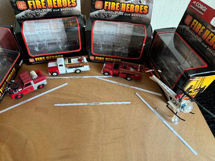 8x Corgi Fire Heroes, Hobby en Vrije tijd, Modelauto's | Overige schalen, Zo goed als nieuw, Bus of Vrachtwagen, Ophalen of Verzenden