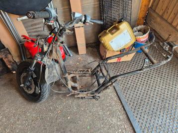 Kymco super 8 frame met kenteken beschikbaar voor biedingen