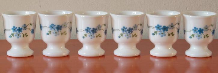 Set van 6 retro vintage Arcopal Veronica eierdopjes, Huis en Inrichting, Keuken | Servies, Zo goed als nieuw, Overige typen, Overige stijlen