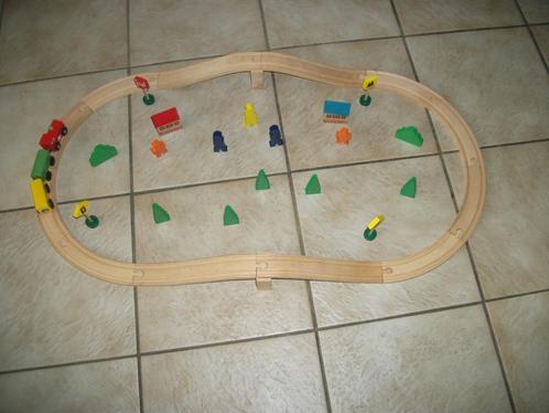 Treinbaan met veel extra's 37 delig, Kinderen en Baby's, Speelgoed | Houten speelgoed, Gebruikt, Overige typen, Ophalen of Verzenden