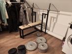 Bankdruk bankje met barbell en 100+ kg aan schijven,, Sport en Fitness, Fitnessmaterialen, Ophalen, Gebruikt, Borst, Fitnessbank