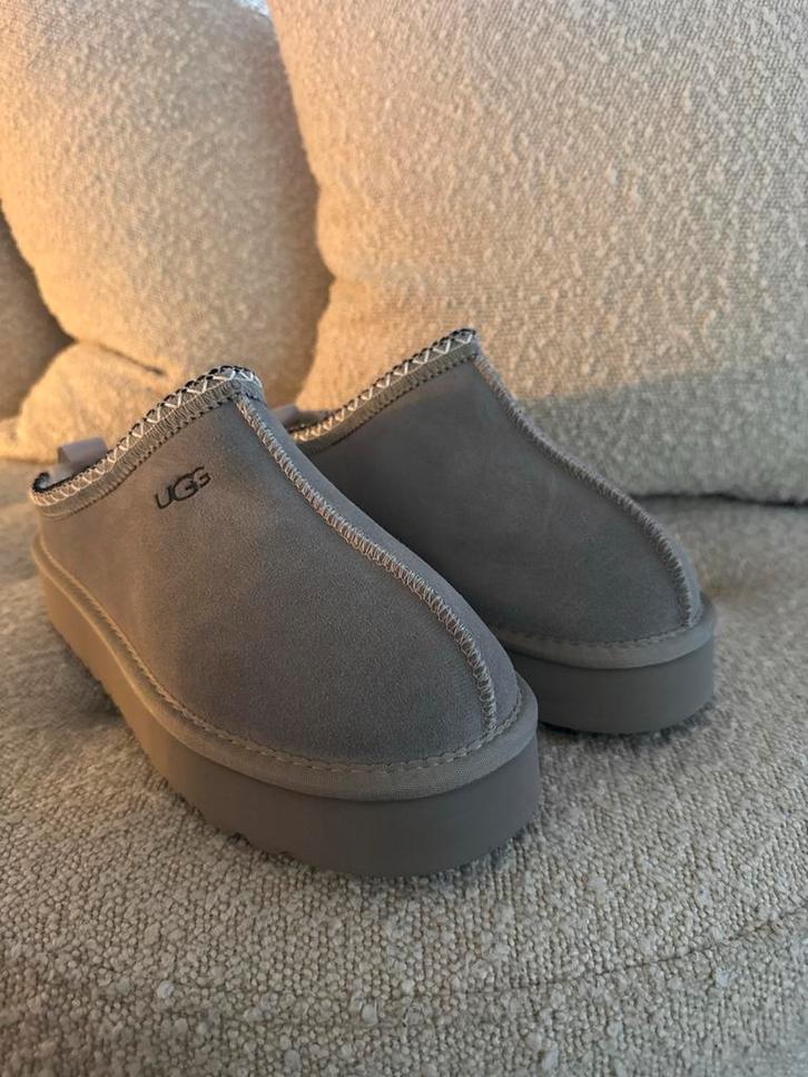 UGG Tasman Platform Grijs Maat 42 – Nieuw! Zonder doos, Kleding | Dames, Schoenen, Nieuw, Pantoffels of Sloffen, Grijs, Verzenden