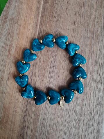Acryl armband hartjes. Goud stainless steel. Sieraden trend  beschikbaar voor biedingen
