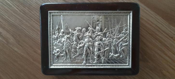 Houten kistje met zware zilveren plaquette, Antiek en Kunst, Antiek | Goud en Zilver, Zilver, Ophalen of Verzenden
