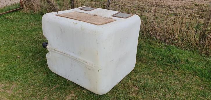 IBC-vat omgebouwd tot voerton, Tuin en Terras, Regentonnen, Zo goed als nieuw, 150 liter of meer, Ophalen