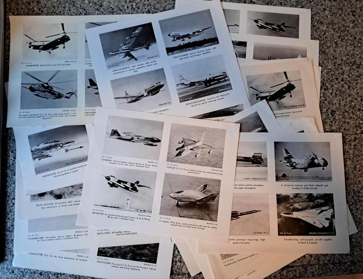 23 vintage informatiebladen vliegtuigen helikopters, Verzamelen, Luchtvaart en Vliegtuigspotten, Zo goed als nieuw, Schaalmodel
