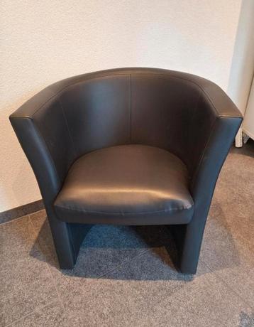 Zwarte fauteuil  beschikbaar voor biedingen