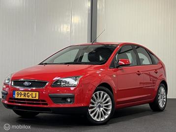 Ford Focus 2.0-16V Titanium [ NAP trekhaak cruise clima ] beschikbaar voor biedingen