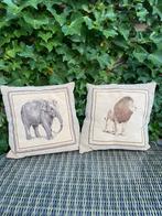 2x safari kussens | olifant | leeuw | 42x42 cm, Huis en Inrichting, Woonaccessoires | Kussens, Beige, Gebruikt, Ophalen of Verzenden