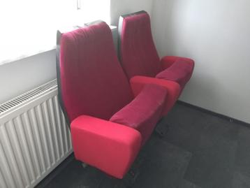 2 Originele Bioscoopstoelen - Eerste Rij beschikbaar voor biedingen