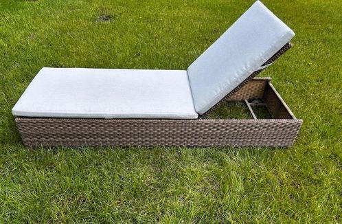 Prachtig wicker ligbed, met heerlijk kussen en NIEUWE hoes, Tuin en Terras, Ligbedden, Zo goed als nieuw, Wicker, Ophalen