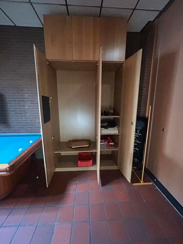Kast beschikbaar voor biedingen
