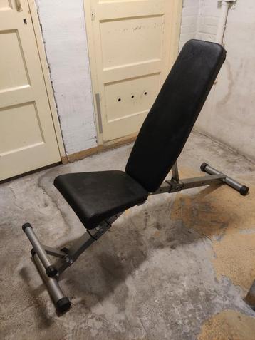 Verstelbare fitnessbank / Adjustable workout bench  beschikbaar voor biedingen