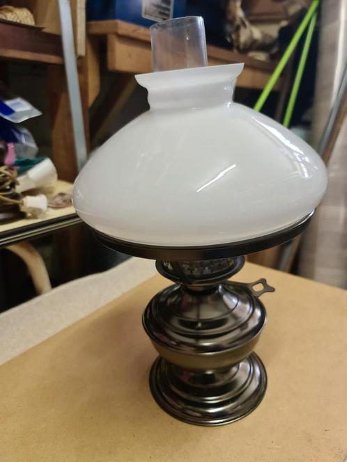 Antieke Olielamp met Glazen Kap, Antiek en Kunst, Antiek | Lampen, Ophalen of Verzenden