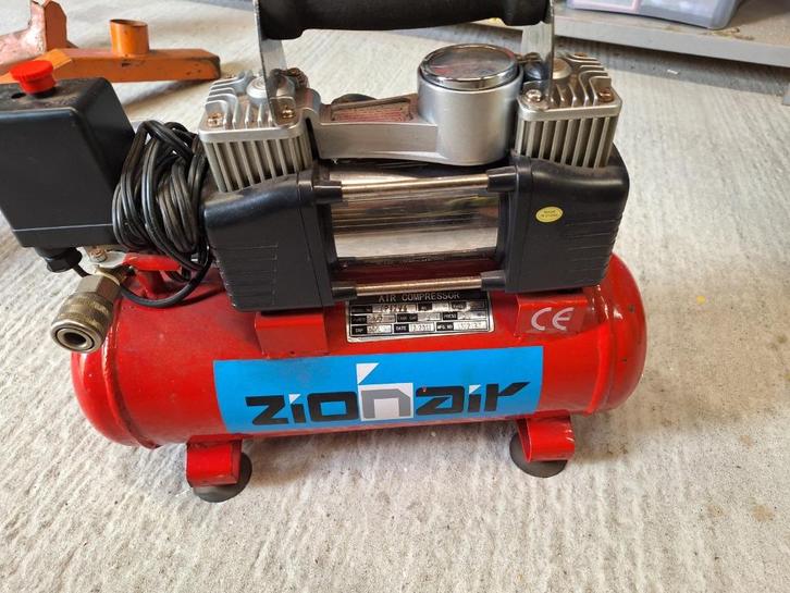 Zionair mini compressor  12V, Doe-het-zelf en Verbouw, Compressors, Zo goed als nieuw, Minder dan 25 liter, Minder dan 200 liter/min