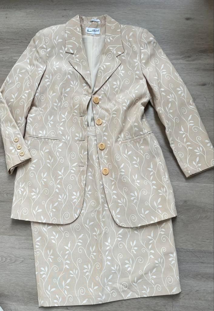 Mooi 2-delig mantelpakje van São Paulo, Kleding | Dames, Jasjes, Kostuums en Pakken, Zo goed als nieuw, Beige, Ophalen of Verzenden