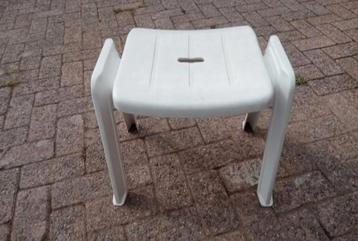 Voetenbankje douche kruk  beschikbaar voor biedingen