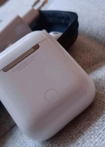 Apple AirPods 2 | Fast Charging Adapter + Cable & Case beschikbaar voor biedingen