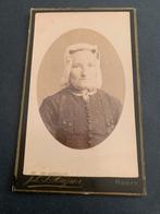 cdv carte de visite klederdracht J L T Huijsen Hoorn. 1, Verzenden, Foto, Klederdracht, Zo goed als nieuw