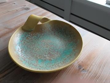 Leuke oude retro keramieke schaal van Majouka. beschikbaar voor biedingen