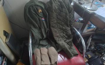 Militaire kledingstukken jas, thermobroek en 3 paar sokken  beschikbaar voor biedingen