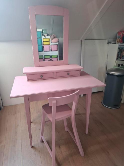 Kaptafel voor kinderen, zelf geverfd, met bijpassende stoel, Huis en Inrichting, Tafels | Kaptafels, Gebruikt, 100 tot 150 cm