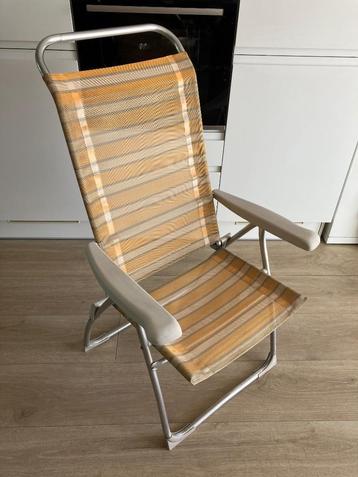 Fijne 5-standen geel-witte tuinstoel voor € 15 beschikbaar voor biedingen