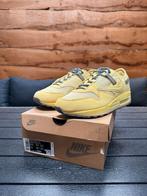 Nike Air Max 1 Travis Scott Saturn Gold maat 9,5/43, Kleding | Heren, Schoenen, Overige kleuren, Nike, Nieuw, Ophalen of Verzenden