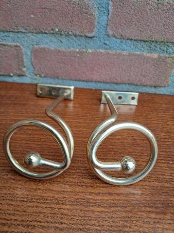 Vintage wand/muur haken voor bijv. gordijnen, handdoeken enz beschikbaar voor biedingen