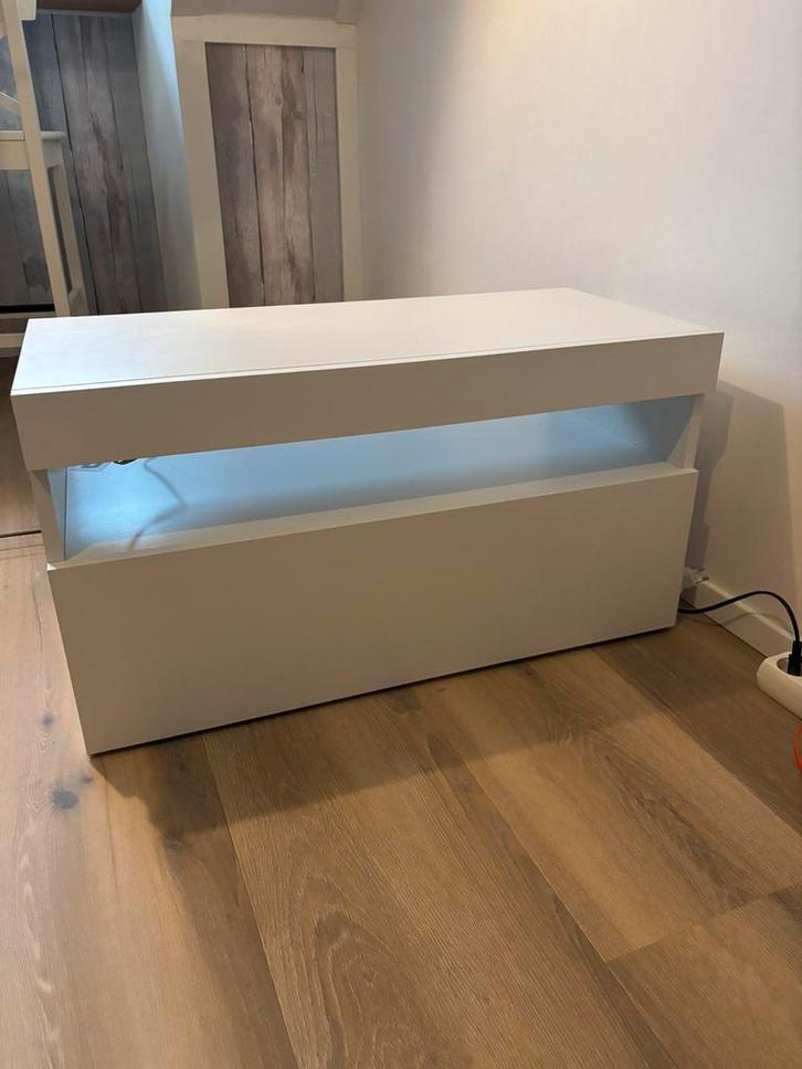 Tv kast met ledverlichting, Huis en Inrichting, Kasten | Televisiemeubels, Zo goed als nieuw, Minder dan 100 cm, 25 tot 50 cm