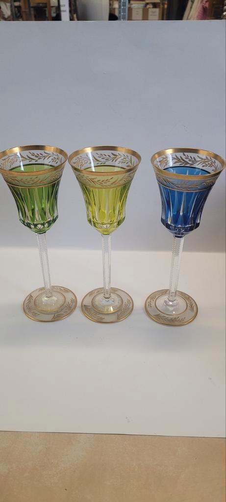 Set van 3 gekleurde wijnglazen met gouden rand, Antiek en Kunst, Antiek | Glas en Kristal, Ophalen