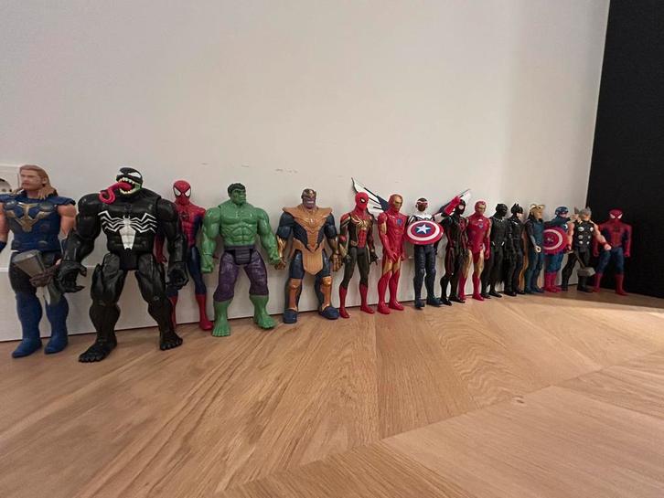 Marvel Avengers poppen, Kinderen en Baby's, Speelgoed | Actiefiguren, Zo goed als nieuw, Ophalen of Verzenden
