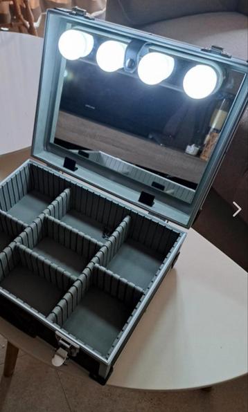 Visagiekoffer koffer box met spiegel en lampen beschikbaar voor biedingen