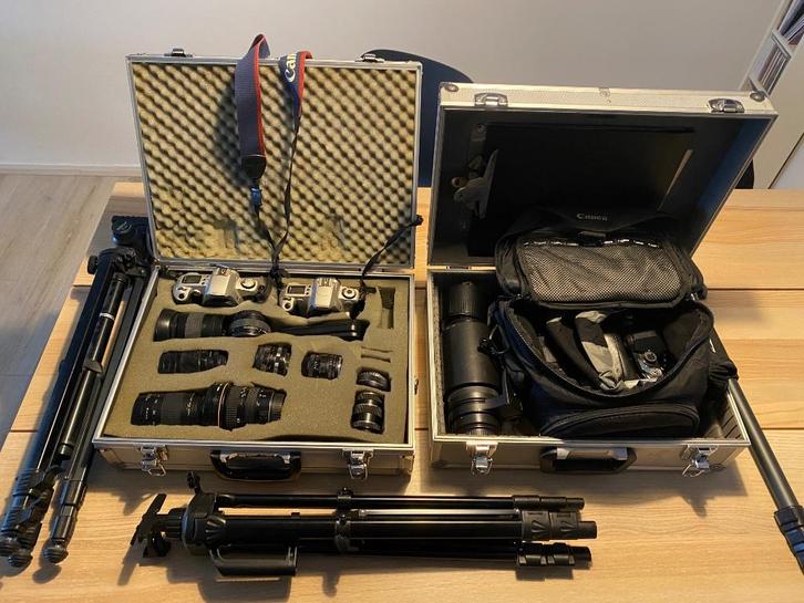 2 koffers incl. analoge foto camera’s, lenzen & accessoires, Audio, Tv en Foto, Fotografie | Fotostudio en Toebehoren, Gebruikt
