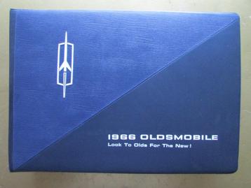 1966 OLDSMOBILE Colors & Fabrics Dealer album, Engels beschikbaar voor biedingen