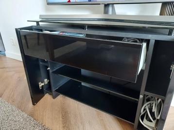 TV kast beschikbaar voor biedingen