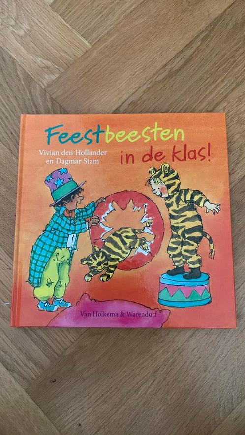 Vivian den Hollander - Feestbeesten in de klas!, Boeken, Kinderboeken | Baby's en Peuters, Zo goed als nieuw, Ophalen